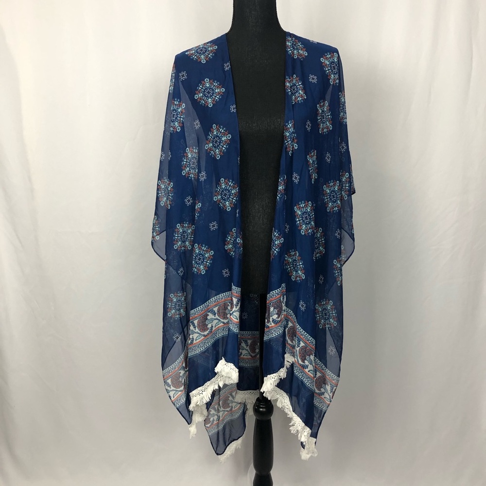 Sleeveless sheer shawl with fringe